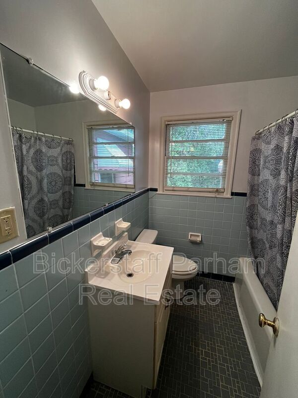 Building Photo - 4445 Sims St