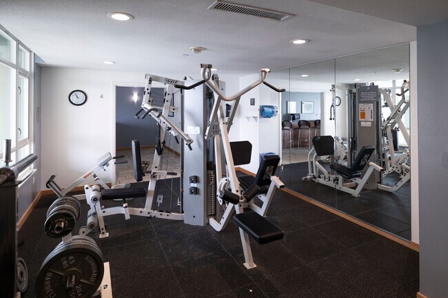 Building Photo - 850 Beech St