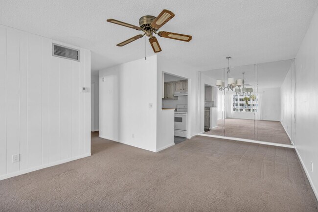 Building Photo - 125 Shore Ct