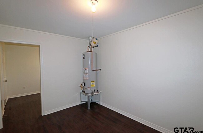 Building Photo - 806 Neches Dr