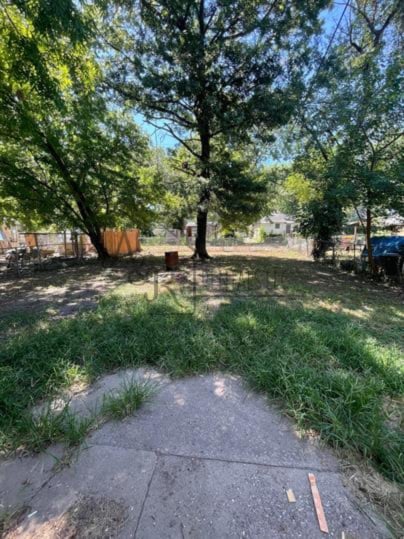 Building Photo - 415 W 9th St