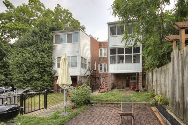 Building Photo - 1828 Kilbourne Pl NW