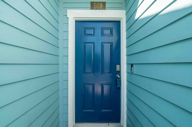 Building Photo - Oakleaf Plantation 3-Bedroom Townhouse in Towering Oaks – Spacious 1450 Sq Ft Living with 2 Full ...