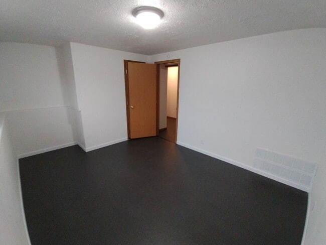 Building Photo - $2,100 / 4br - 1969ft2 - ?? Newman Lake 4B...