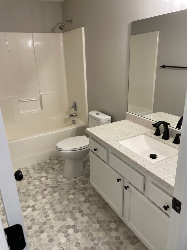 Building Photo - 627 Union Park Cir