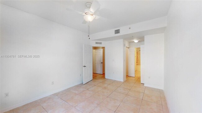 Building Photo - 8999 NW 107 Ct