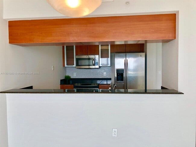 Building Photo - 1800 N Bayshore Dr