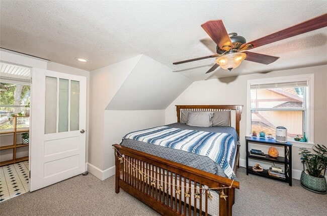 Building Photo - 833 1st St NE