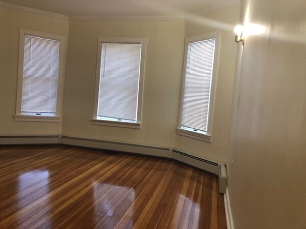 Building Photo - 58-60-60 Brackenbury St