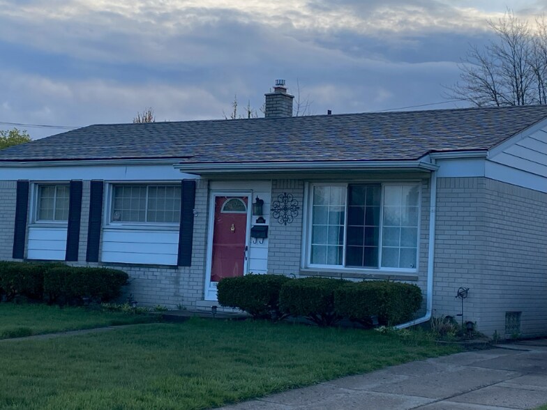 Primary Photo - 6924 Bison St