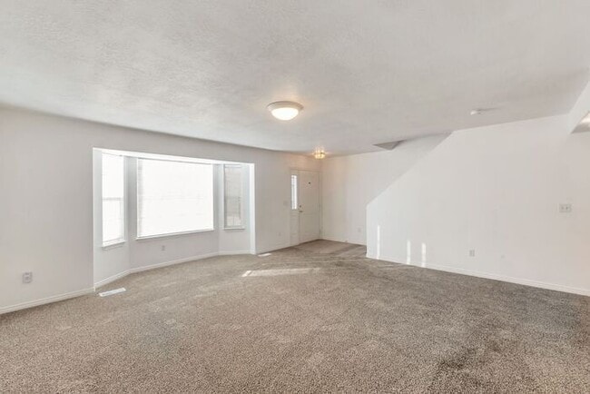 Building Photo - Peaceful Provo Townhome