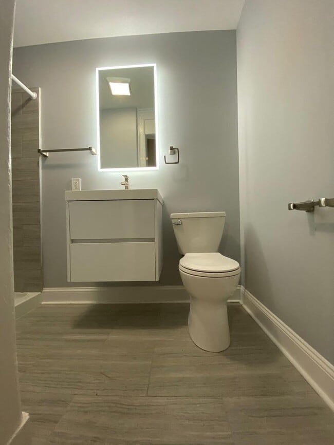 Building Photo - 378 Orchard St