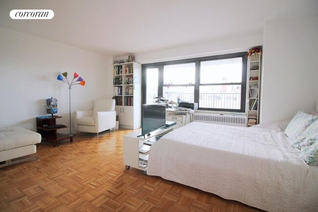 Building Photo - 175 W 90th St