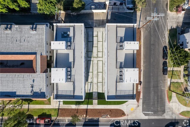 Building Photo - 5655 Hazeltine Ave