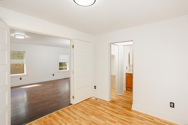 Building Photo - 4313 N Kerby Ave