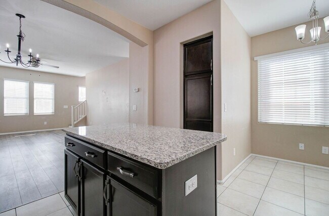 Building Photo - 2014 N 77th Dr