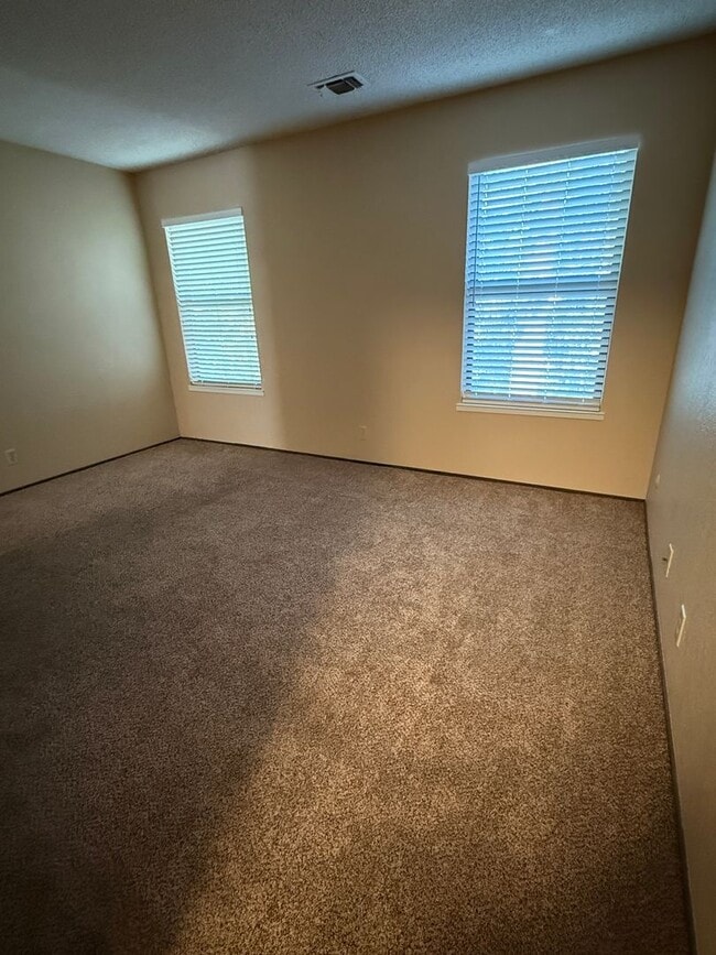 Building Photo - Charming 2-Bed, 2-Bath Condo in Auburn – Great Location & Move-In Ready