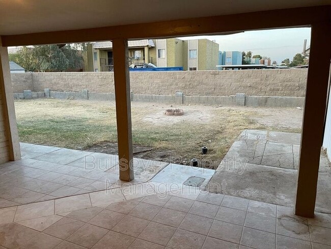 Building Photo - 6406 W Rose Ln