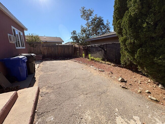 Building Photo - 15635 Curtis Ave