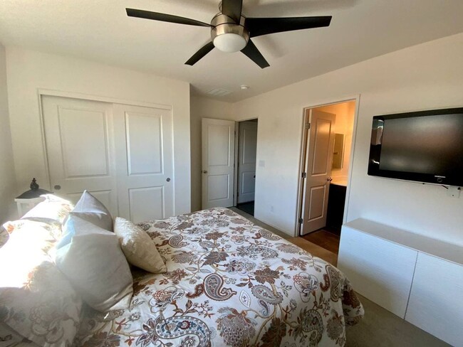 Building Photo - UNIQUE MODERN 3 STORY, 2BED, 3BATH WITH A ROOFTOP DECK!