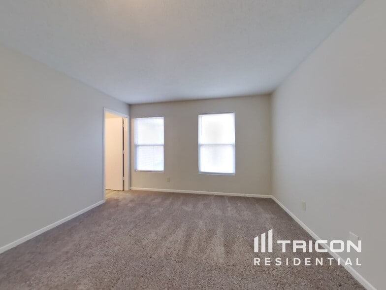 Building Photo - 11361 N Creekside Dr