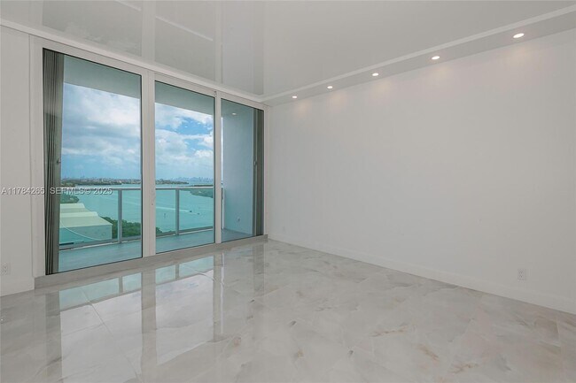 Building Photo - 100 Bayview Dr