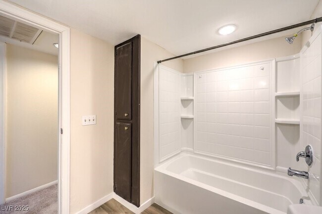 Building Photo - 3683 Villa Knolls E Dr
