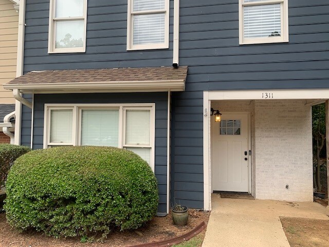 Building Photo - 1311 Shiloh Ter NW