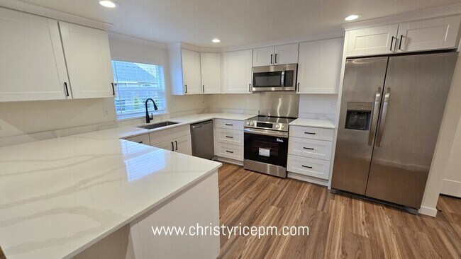 Building Photo - 31721 W Commercial St