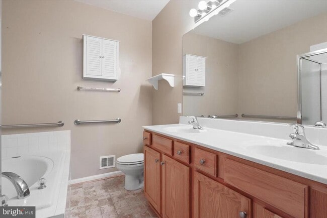 Building Photo - 17075 Four Seasons Dr