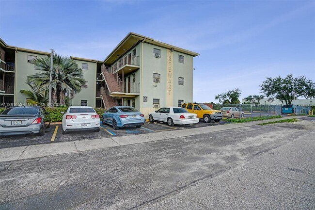 Building Photo - 14100 NW 24th Ct