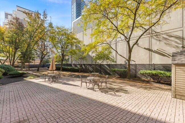 Building Photo - 45 River Dr S