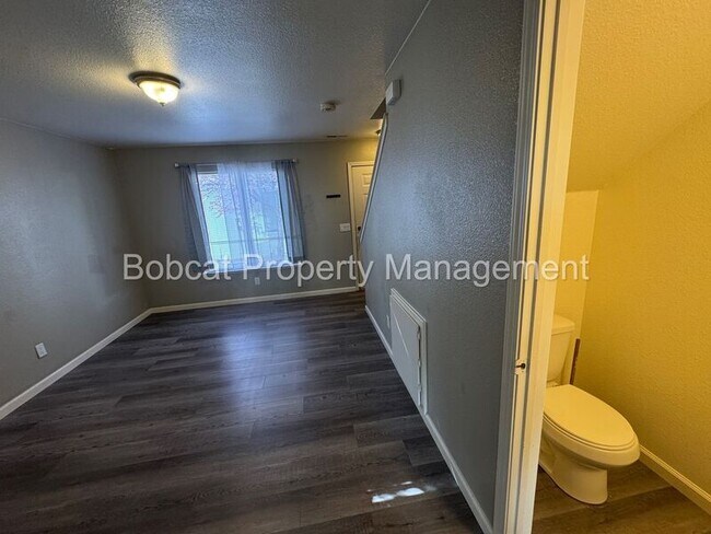 Building Photo - 3919 Pheasant Dr