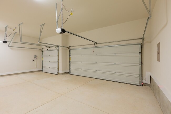 Building Photo - 3804 Sandhill Crane Dr