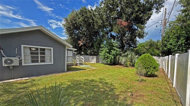 Building Photo - 1311 Hillcrest Dr
