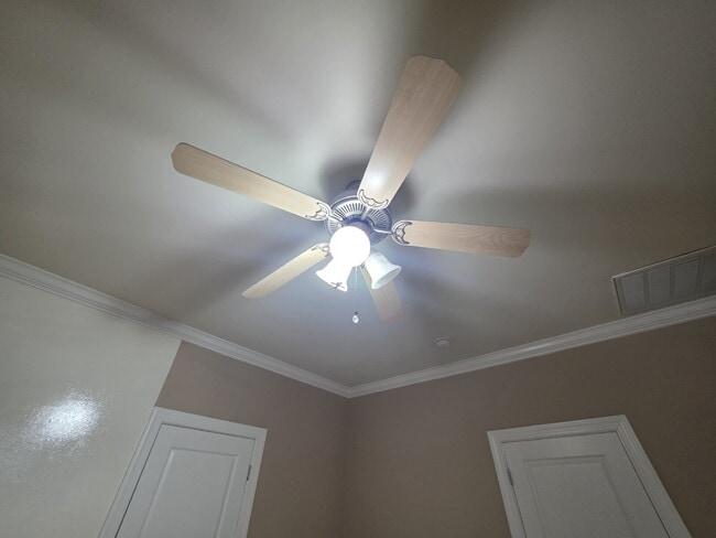 Building Photo - Spacious 4-Bedroom Home for Rent in Kings ...