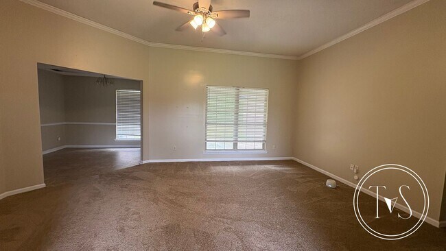 Building Photo - RATE DROP ALERT (was $$2600/month) and FAL...