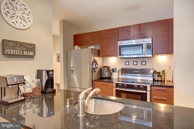 Building Photo - 934 N 3rd St