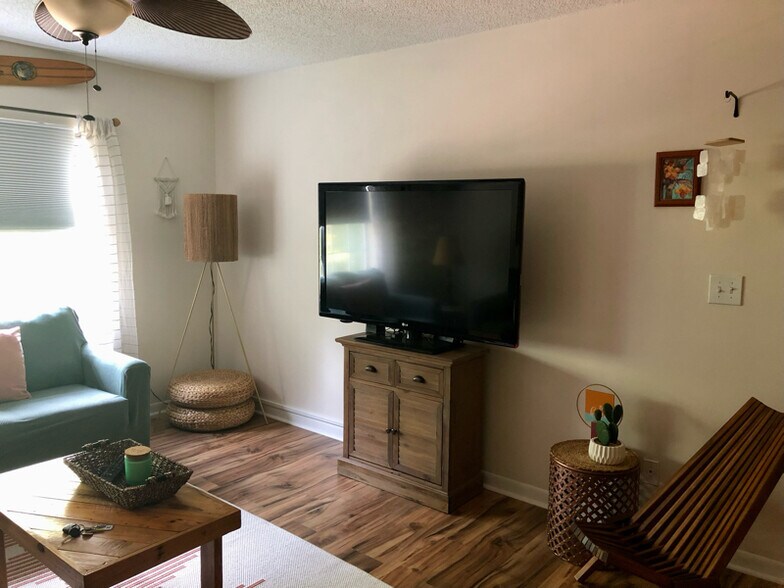 Building Photo - 6840 Blue Heron Blvd