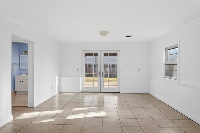 Building Photo - 1903 Sumac Dr