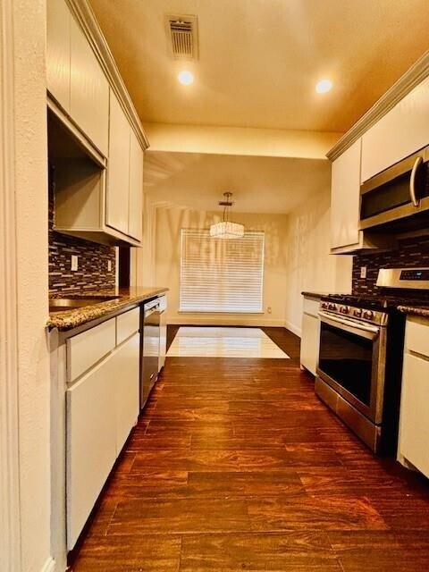 Building Photo - 23915 Floragate Dr