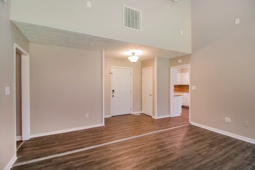 Building Photo - 9227 Chestnut Lake Dr