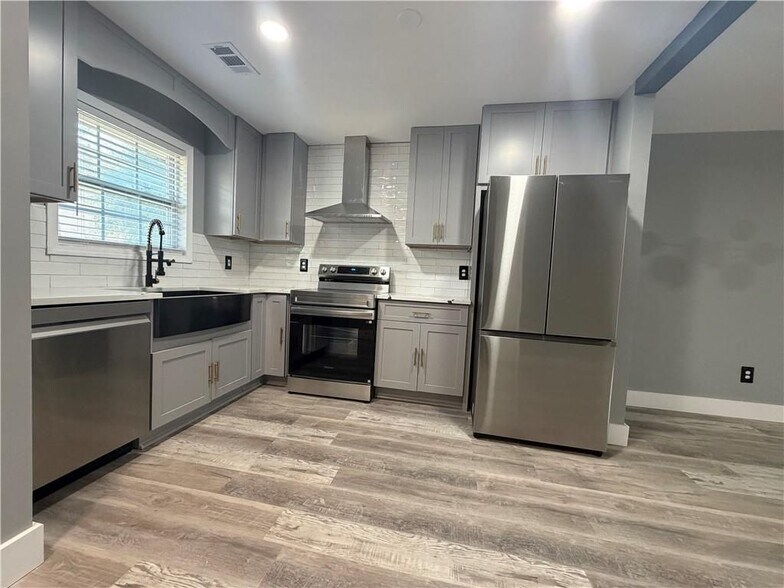 Building Photo - 5505 Park Pl S