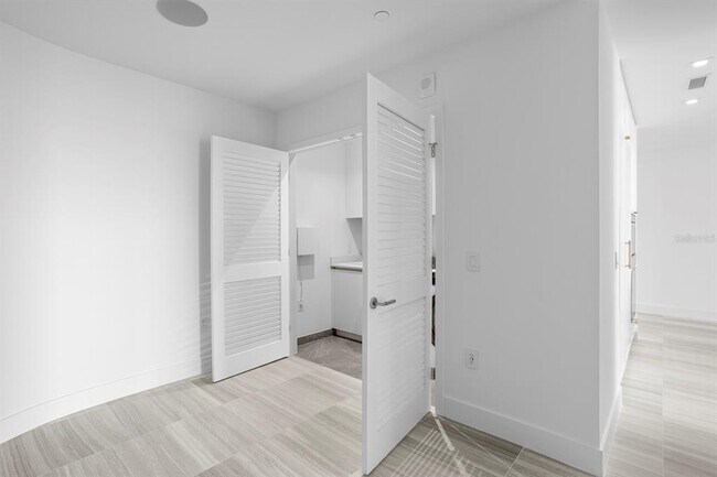 Building Photo - 3015 S Ysabella Ave