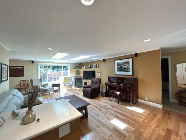 Building Photo - Country Living In The City - 3 Bedroom / 2 Bathroom Home on a Large Corner Lot