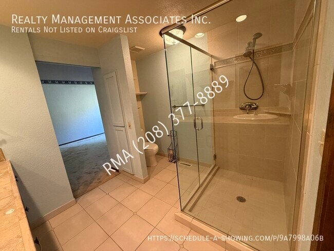 Building Photo - 4600 Savannah Ln