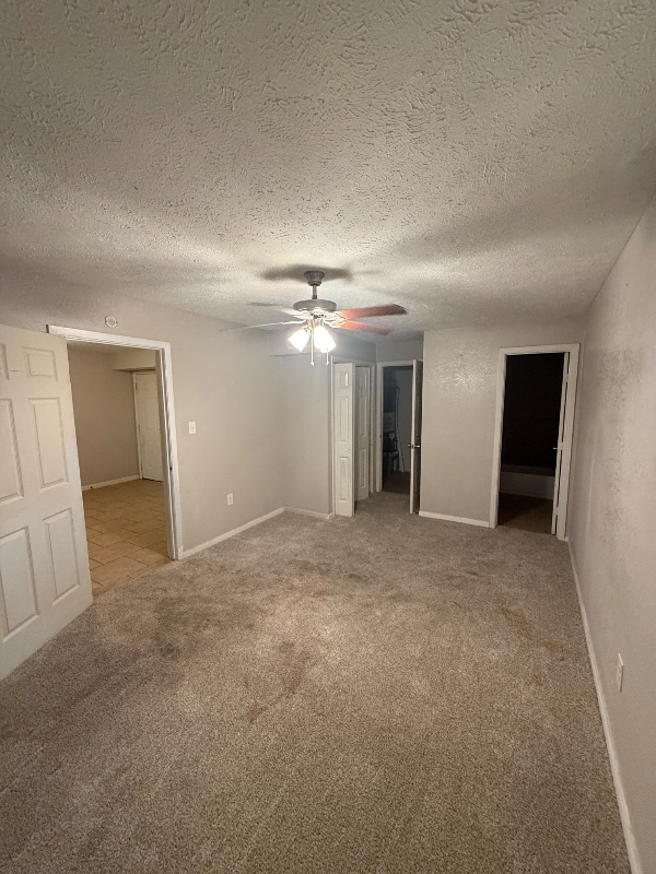 Building Photo - 5942 Willow Glen Dr