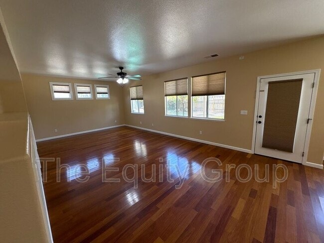 Building Photo - 938 W Encore Dr