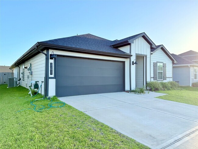 Building Photo - 31611 Farlam Farms Trl