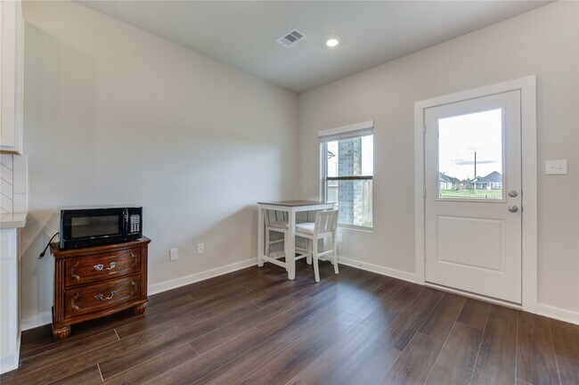 Building Photo - 6607 Arabella Lakes Dr